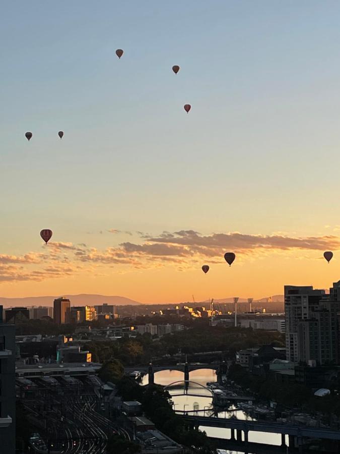 Aura2107, 2 Bedroom Apartment With Balcony, Stunning Yarra River And City Views Melbourne Exterior photo