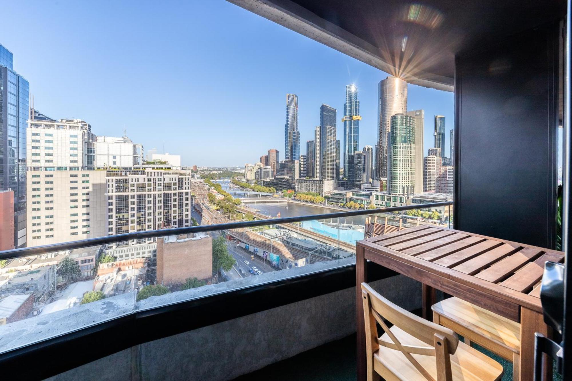 Aura2107, 2 Bedroom Apartment With Balcony, Stunning Yarra River And City Views Melbourne Exterior photo