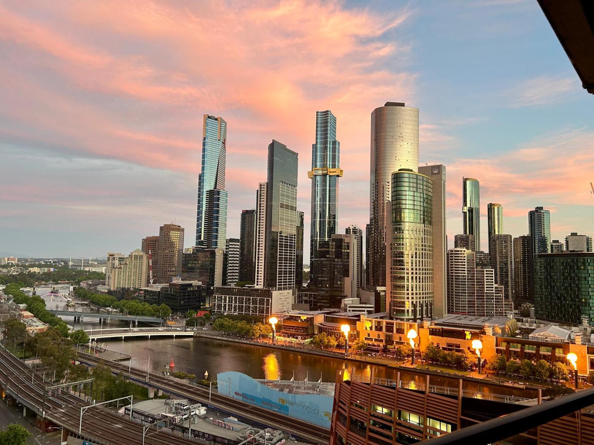 Aura2107, 2 Bedroom Apartment With Balcony, Stunning Yarra River And City Views Melbourne Exterior photo